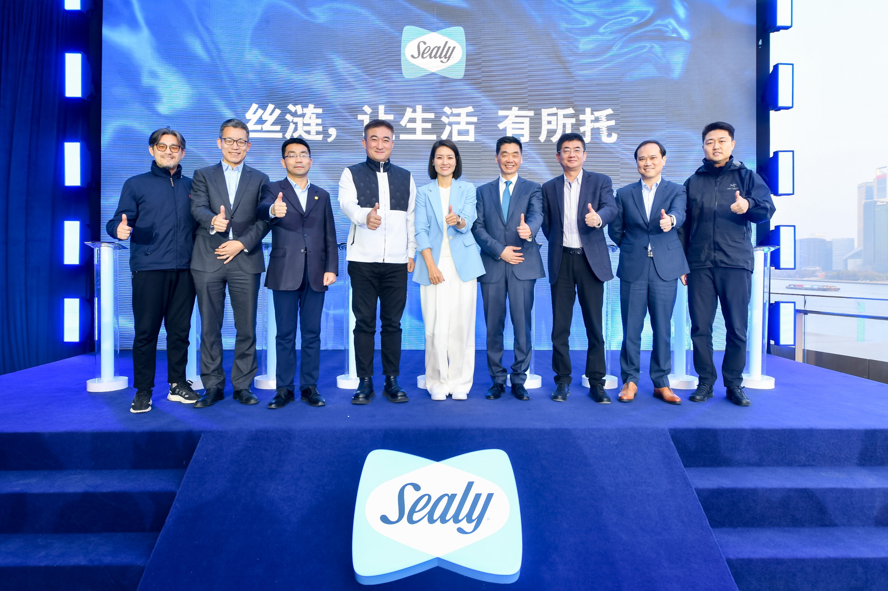 众多嘉宾共同焕新丝涟slogan